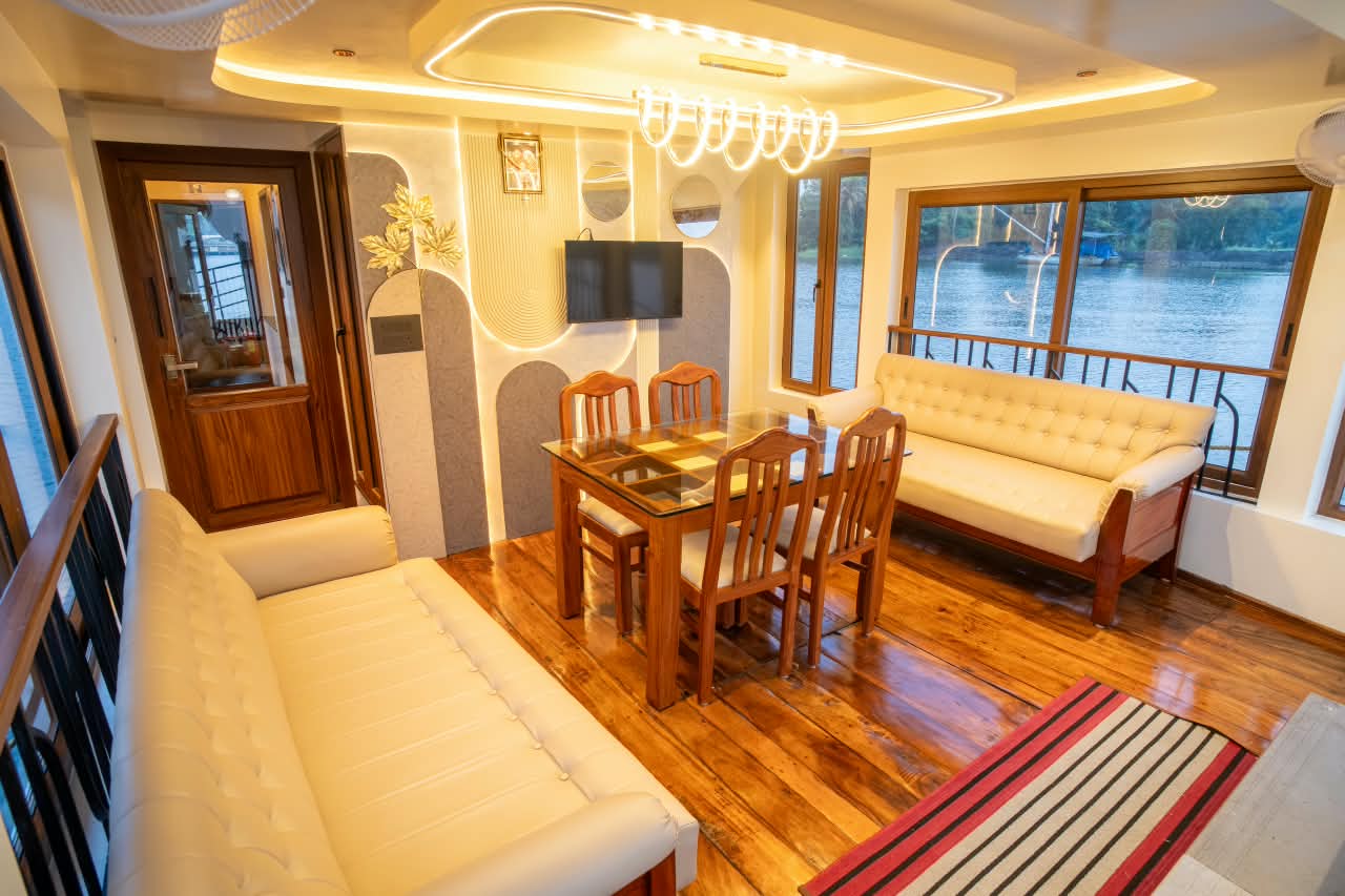 1 bedroom houseboat interior or facilities